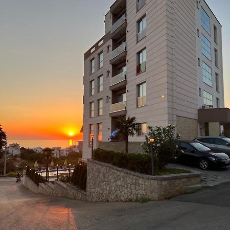 Lux Hotel M Dobra Voda Exterior foto