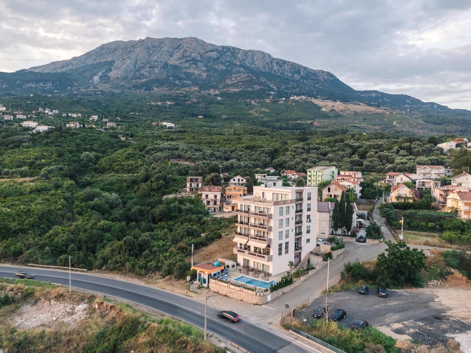 Lux Hotel M Dobra Voda Exterior foto